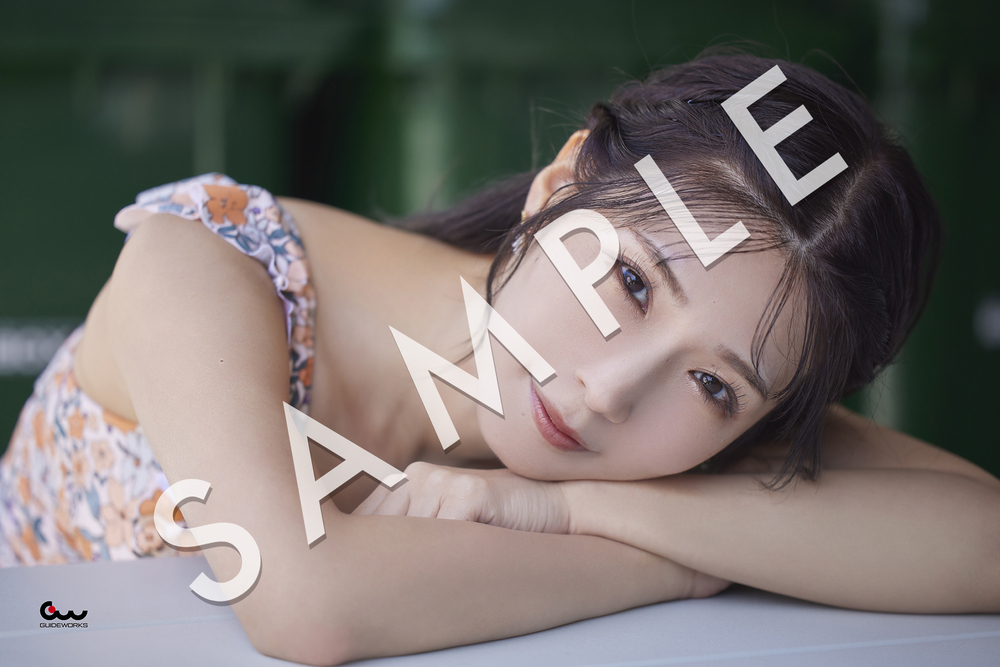 中島由依子ブロマイド 01（サイン入） - 株式会社ガイドワークス