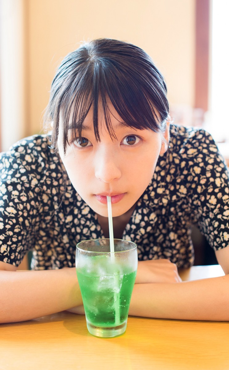 鳴海唯1st写真集 Sugarless サイン入り 鳴海唯1st写真集 Sugarless | 鳴海 唯, 川島 小鳥 |本 | 通販